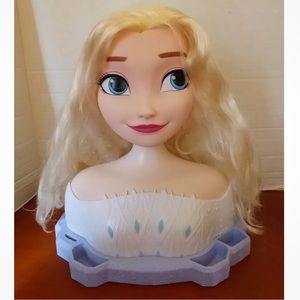 Elsa Snow Queen Deluxe Styling Head, Disney Frozen 2 figure doll bust